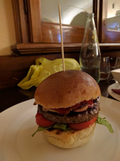 המבורגר עם בייקון - brillo burger 