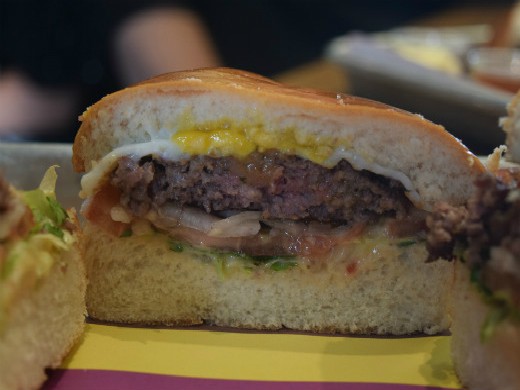 ההמבורגר של עד העצם אקספרס סינמה סיטי נתניה