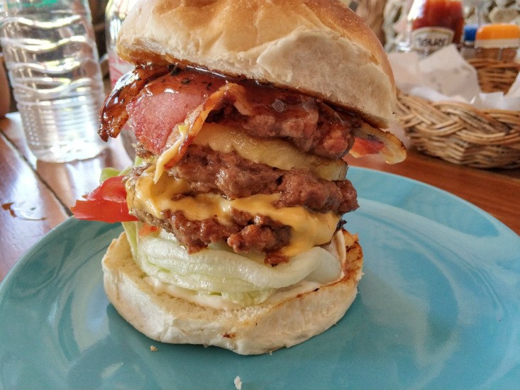 המבורגר בתאילנד, פאי - Maya Burger Queen