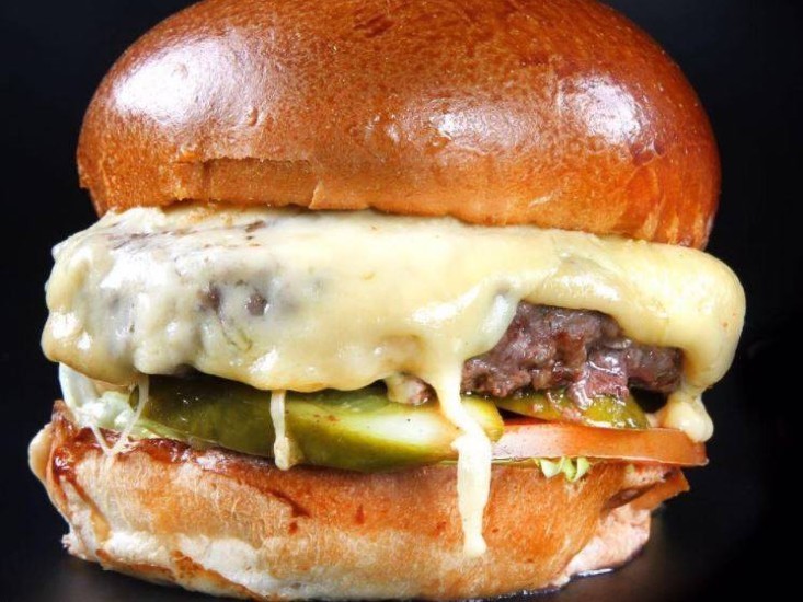 צ'יזבורגר של מיטבר הרצליה, מקור: יח