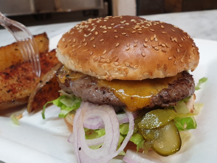 צ'יזבורגר של דלישס, מומלץ בנמל תל אביב