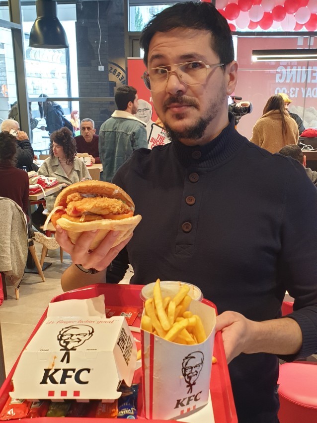 "ההמבורגר" של KFC ואיש ההמבורגרים